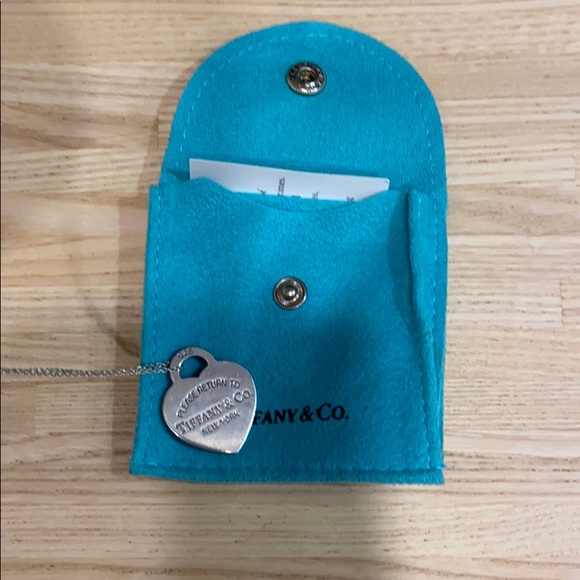 Auth. Tiffany & Co. Silver Heart Pendant w/ Chain - Picture 5 of 9